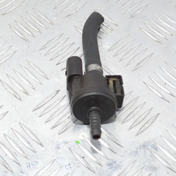 Клапан вентиляції паливного бака 2.0 Volkswagen Golf V Passat B6 2004-2010 Клапан вентиляції бензобака Фольксваген 06E906517A