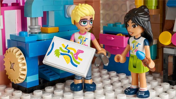 Конструктор LEGO Friends Хартлейк-Сіті. Громадський центр 41748 | Зображення 4