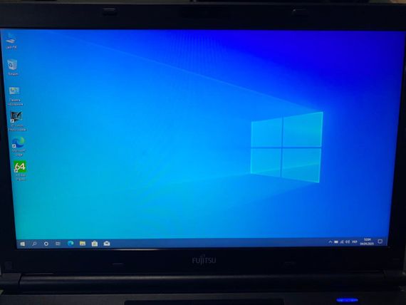 Мобильная рабочая станция Б-класс Fujitsu Celsius H720 / 15.6" (1920x1080) TN / Intel Core i7-3720QM (4 (8) ядра по 2.6 - 3.6 GHz) / 32 GB DDR3 / 256 GB SSD / nVidia Quadro K1000M, 2 GB GDDR3, 128-bit / WebCam б/у | Зображення 2