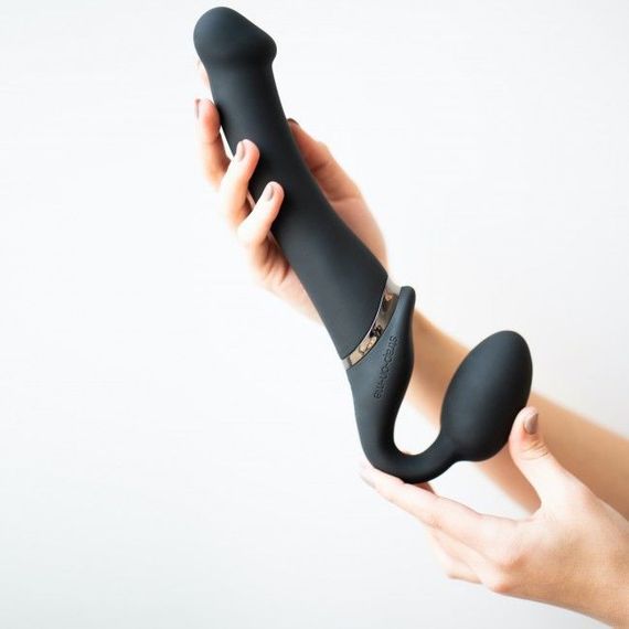 Безремінний страпон з вібрацією Strap-On-Me Vibrating Black M, діаметр 3,8см, пульт ДК, регульований | Зображення 5