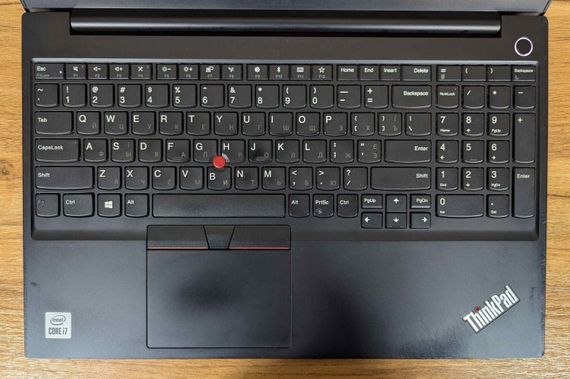 Ноутбук Б-класс Lenovo ThinkPad E15 / 15.6" (1920x1080) IPS / Intel Core i7-10510U (4 (8) ядра по 1.8 - 4.9 GHz) / 16 GB DDR4 / 512 GB SSD / Intel UHD Graphics / WebCam / HDMI / Windows 10 б/у + Подарунок Беспроводная мышь / USB | Зображення 3