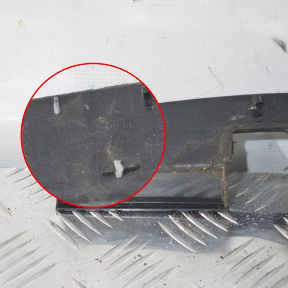 Захист задньої правої фари Skoda Rapid Spaceback 2012-2019 універсал Накладка фари задня права Шкода Рапід 5JJ945312 | Зображення 2