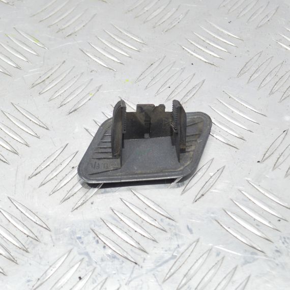 Кришка форсунки омивача фари права Hyundai ix35 2010-2015 Заглушка форсунки омивача правої фари Хюндай іх35 986822S500 | Зображення 1