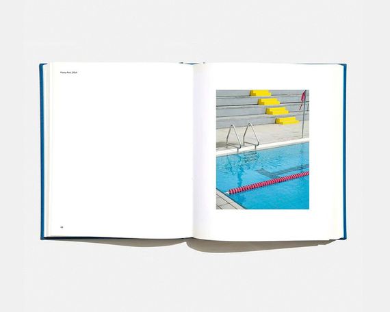 Книга для фотографов George Byrne: Post Truth (Signed/numbered) книги про уличную фотографию Джорджа Бирна | Зображення 8