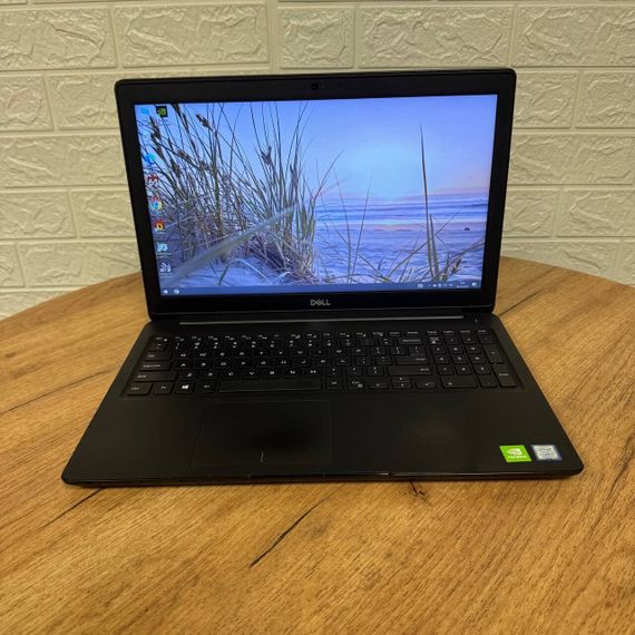 Ноутбук Б-класс Dell Latitude 3500 / 15.6" (1920x1080) TN / Intel Core i7-8565U (4 (8) ядра по 1.8 - 4.6 GHz) / 8 GB DDR4 / 256 GB SSD / nVidia GeForce MX130, 2 GB GDDR5, 64-bit / WebCam б/у | Зображення 1