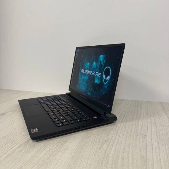 Ігровий ноутбук Б-класу Dell Alienware M15 R7 / 15,6" (2560x1440) IPS / AMD Ryzen 7 6800H (8 (16) ядер по 3,2 - 4,7 ГГц) / 16 ГБ DDR5 / 1000 ГБ SSD / nVidia GeForce RTX 3070 Ti, 8 ГБ GDDR6, 256-біт / WebCam б/в | Зображення 5