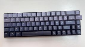 Механічна клавіатура MageGee 60% з жовтими перемикачами та RGB-підсвіткою, німецька розкладка