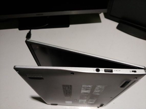 Ультрабук Б-класс Acer Swift 3 / 14" (1920x1080) IPS / Intel Core i7-1165G7 (4 (8) ядра по 2.8 - 4.7 GHz) / 8 GB DDR4 / 120GB SSD / Intel Iris Xe Graphics / WebCam б/у | Зображення 5
