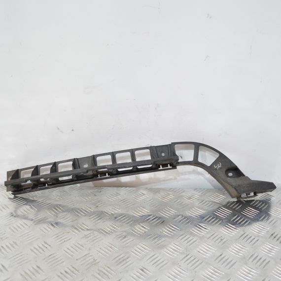 Кронштейн бампера задній лівий Skoda Rapid Spaceback 2012-2017 універсал Направляюча заднього бампера ліва Шкода Рапід 5JJ807863