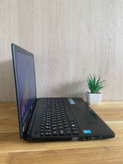Ноутбук Acer Aspire E1-572 / 15.6" (1920x1080) TN / Intel Croe i5-4200M (2 (4) ядра по 2.5 - 3.1 GHz) / 8 GB DDR3 / 128 GB SSD / Intel HD Graphics 4600 / WebCam / HDMI б/у | Зображення 4