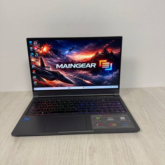 Ігровий ультрабук Maingear Vector Pro MG-VCP15i-3070 / 15.6" (1920x1080) IPS / Intel Core i7-11800H (8 (16) ядер по 2.3 - 4.6 GHz) / 16 GB DDR4 / 512 GB SSD M.2 / nVidia GeForce RTX 3070, 8 GB GDDR6, 256-bit / WebCam б/в | Зображення 1
