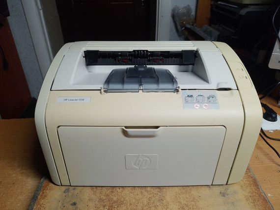 Принтер Б-класс HP LaserJet 1018 / Лазерная монохромная печать / 600x600 dpi / A4 / 12 стр/мин / USB 2.0 б/у | Зображення 2