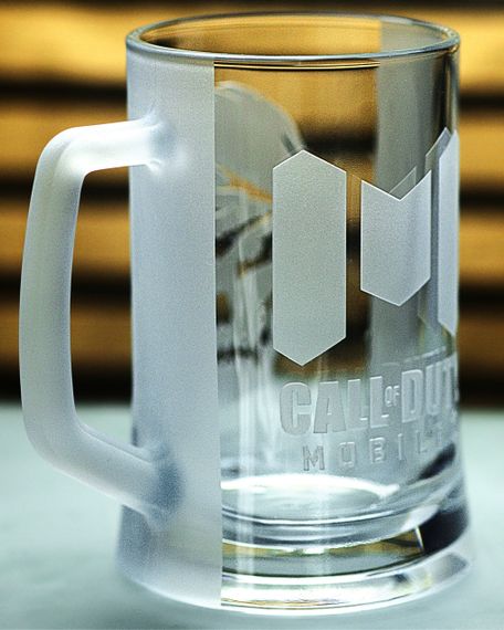 Пивная кружка Call of Duty с гравировкой лого Подарок геймера CoD Mobile Игровой бокал для фанатов шутеров | Зображення 1
