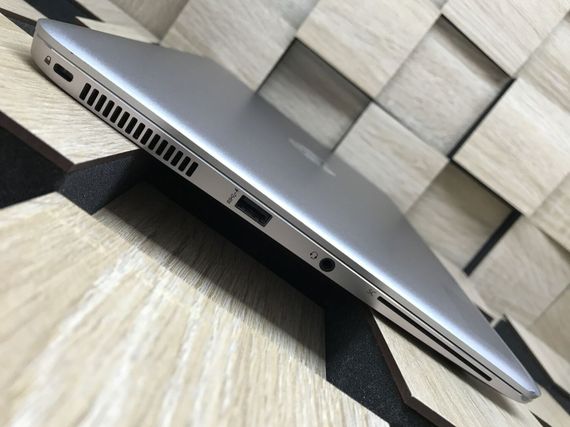 Ноутбук Б-класс HP EliteBook Folio 1040 G3 / 14" (2560x1440) IPS / Intel Core i5-6300U (2 (4) ядра по 2.4 - 3.0 GHz) / 16 GB DDR4 / 256 GB SSD / Intel HD Graphics 520 / WebCam / Windows 10 б/у | Зображення 4