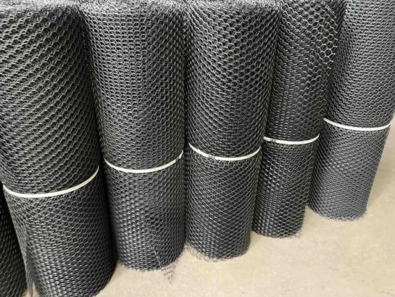 Сітка пластикова чорна 20х20мм/2,20мм 0,50м/30,00м | Зображення 2