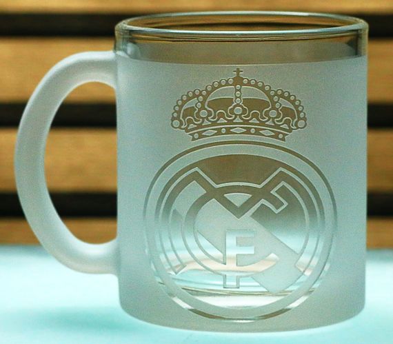 Скляна чашка 320 мл Реал Мадрид Real Madrid з гравіюванням подарунок для фаната  футбольна кружка