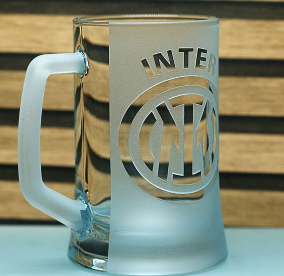 Подарочный пивной бокал 670 мл с гравировкой логотипа ФК Интер Inter Football Club | Зображення 1