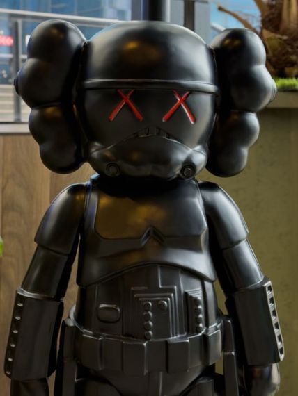 Kaws Star Wars Stormtrooper Black велика колекційна статуетка фігурка 140 см чорний kw008 | Зображення 3