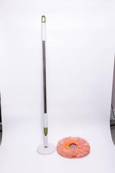 Швабра з телескопічною ручкою та круглою змінною насадкою для прибирання плитки, ламінату та лінолеуму вдома та в офісі | Зображення 5