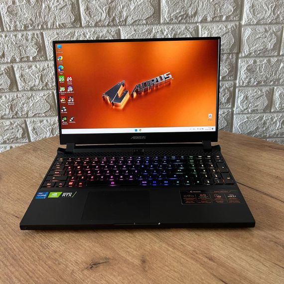 Игровой ноутбук Gigabyte Aorus 15P XD / 15.6" (1920x1080) IPS / Intel Core i7-11800H (8 (16) ядер по 2.3 - 4.6 GHz) / 16 GB DDR4 / 1000 GB SSD / nVidia GeForce RTX 3070, 8 GB GDDR6, 256-bit / WebCam б/у | Зображення 1