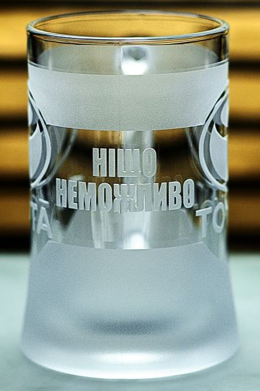 Пивная кружка Toyota Тойота 670 мл с гравировкой Подарок автолюбителю Бокал с логотипом авто и легендарный слоган | Зображення 4