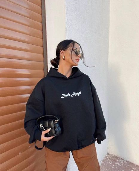 Женский теплый худи на флисе оверсайз с крыльями на спине TS122 цвет черный, размер 42/46