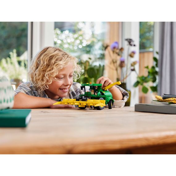 Конструктор LEGO Technic Кормозбиральний комбайн John Deere 9700 559 деталей (42168) | Зображення 6