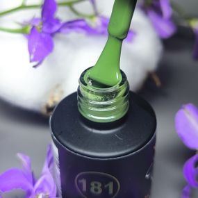 Гель-лак для нігтів Bee Nails 181 (блідо-оливковий) 8мл