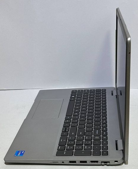 Ультрабук Б-клас Dell Precision 3560 / 15.6" (1920x1080) IPS / Intel Core i5-1135G7 (4 (8) ядра по 4.2 GHz) / 16 GB DDR4 / 256 GB SSD / Intel Iris Xe Graphics / WebCam б/в | Зображення 4