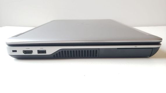 Ноутбук Dell Latitude E6540 / 15.6" (1920x1080) IPS / Intel Core i7-4610M (2 (4) ядра по 3.0 - 3.7 GHz) / 16 GB DDR3 / 480 GB SSD / AMD Radeon HD 8790M, 2 GB GDDR5, 128-bit / WebCam / DVD-ROM б/у | Зображення 3