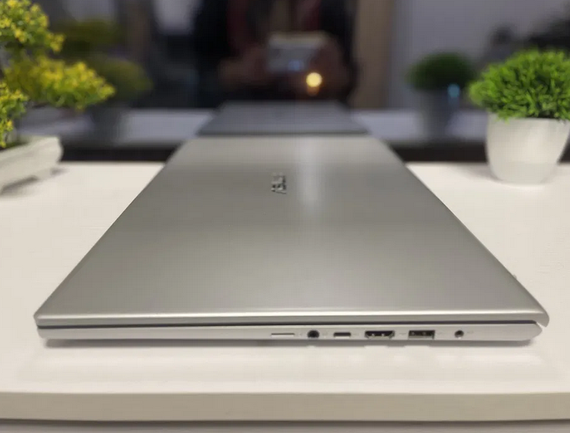 Ноутбук Asus VivoBook 17.3" FHD 8/256 Ryzen 3 2 GB Video Б/В | Зображення 2