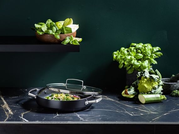 Сотейник із кришкою GreenPan Chef's Collection CC007736-001 28 см 3.5 л чорний | Зображення 3