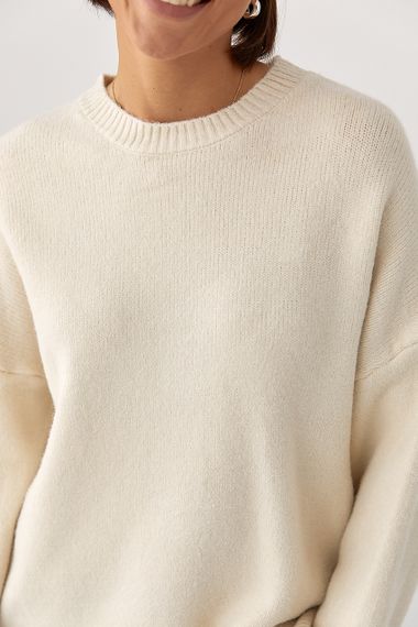 В’язаний однотонний джемпер вільного фасону - молочний цвет, ONE SIZE (є розміри) | Зображення 3