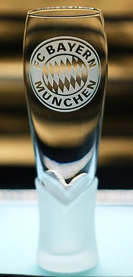 Пивной бокал крафтовый 440 мл ФК Bayern München Бавария с гравировкой подарок для фаната футбольная кружка