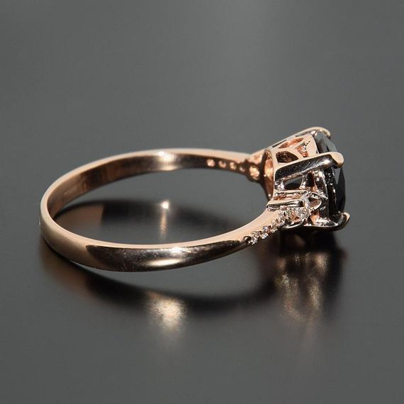 Кольцо из красного золота с черным камнем 16 | Зображення 1