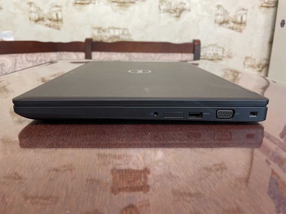 Мобильная рабочая станция Dell Precision 3530 / 15.6" (1920x1080) IPS / Intel Core i7-8750H (6 (12) ядер по 2.2 - 4.1 GHz) / 16 GB DDR4 / 256 GB SSD / nVidia Quadro P600, 4 GB GDDR5, 128-bit / WebCam б/у | Зображення 5