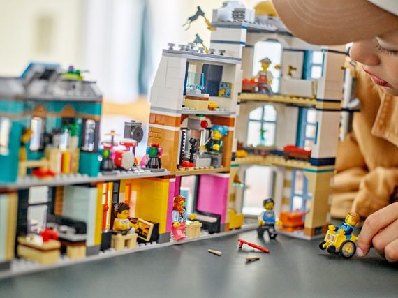 Конструктор LEGO Creator Центральна вулиця (31141) | Зображення 4
