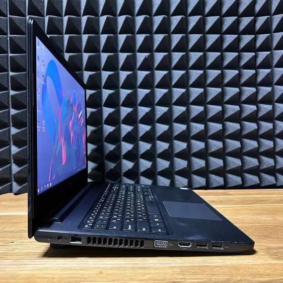 Ноутбук Dell Vostro 15 3568 / 15.6" (1366x768) TN / Intel Core i3-6100U (2 (4) ядра по 2.3 GHz) / 8 GB DDR4 / 128 GB SSD / Intel HD Graphics 520 / WebCam б/у | Зображення 4