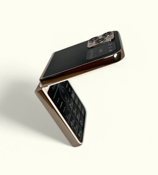 Кнопковий мобільний телефон розкладачка AIEK I16 Max на 4 сім карти Black | Зображення 3