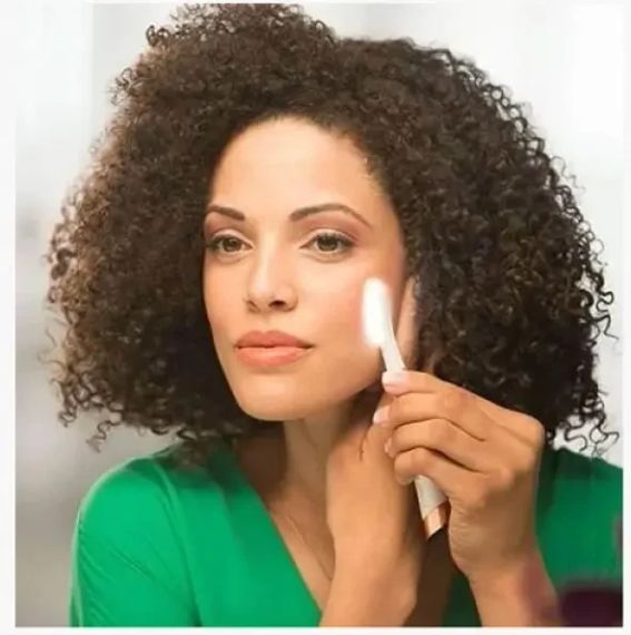 Портативний тример для брів FLAWLES DERMAPLENE GLO DL38 | Зображення 4