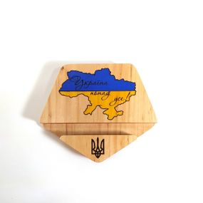 Підставка тримач під смартфон Україна понад усе! 10х12х2 см Майстерня містера Томаса Дерево лак