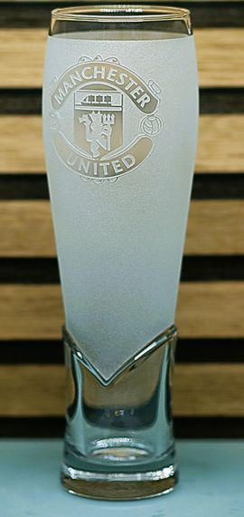 Пивний келих крафт 440мл ФК Манчестер Юнайтед Manchester United з гравіюванням подарунок для фана футбол матовий | Зображення 1
