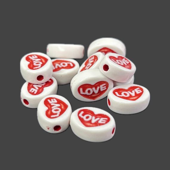 (20 г) Пластиковые бусины плоские Love 10х13 мм - красный