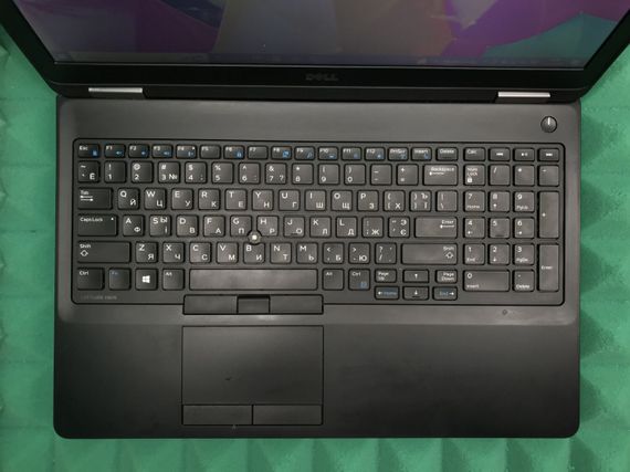 Ноутбук Б-класс Dell Latitude E5570 / 15.6" TN / Core i3-6100U (2(4) ядра по 2.3GHz) / 8GB DDR4 / 256GB SSD / HD Graphics 520 / HDMI / Win 10 б/у | Зображення 3