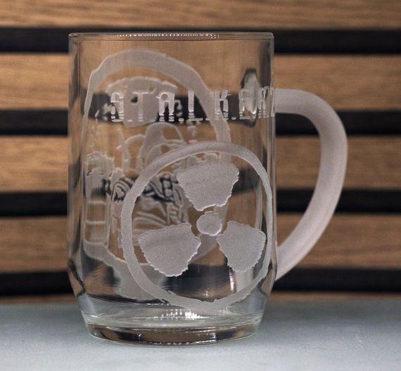 Подарочный бокал для пива 570 мл с гравировкой  игры лого Сталкер 2 S.T.A.L.K.E.R. 2 | Зображення 1