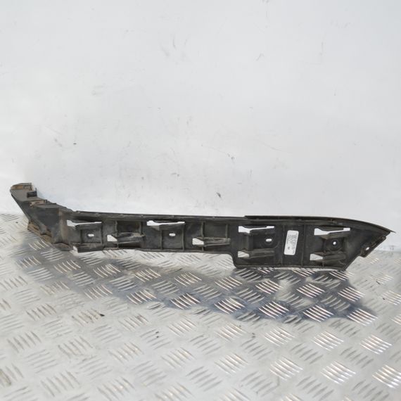 Направляюча заднього бампера права Volkswagen Golf V 2003-2009 універсал Кронштейн бампера задній правий Фольксваген 1K9807394