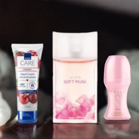 Набор Avon для женщин Soft Musk: туалетная вода 50 мл + крем для рук + дезодорант