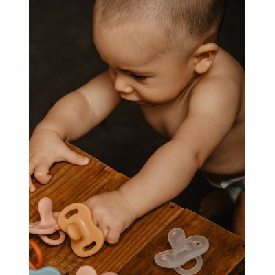 Пустышка Suavinex Colour Essence силиконовая физиологическая, 0-6 мес. желтая (308095) | Зображення 3