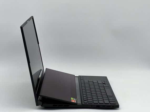 Ігровий ноутбук Б-клас Asus ROG Zephyrus Duo GX650PY / 16" (2560x1600) OLED Touch / AMD Ryzen 9 7945HX (16 (32) ядер по 2.5 - 5.4 GHz) / 32 GB DDR5 / 960 GB SSD / nVidia GeForce RTX 4090, 16 GB GDDR6, 256-bit / WebCam б/в | Зображення 2