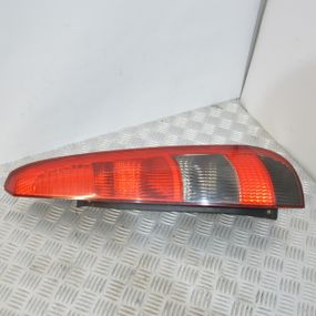 Ліхтар задній правий Ford Fiesta V 2002-2005 дорестайл хетчбек Фара стоп задня права Форд Фієста 5 2S6113A603A